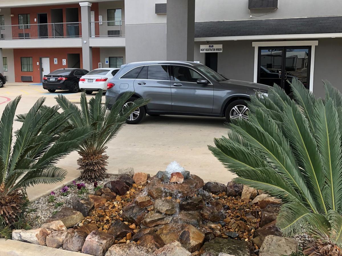 Executive Inn And Suites Joaquin Exterior photo